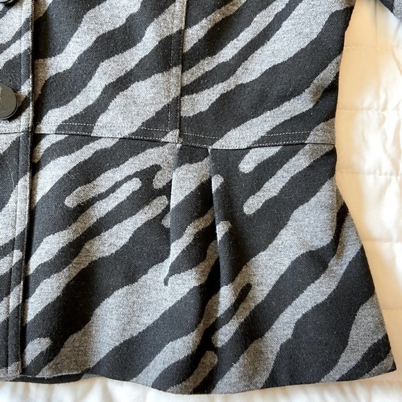 Darjoni Animal Print Grey Black Fitted Blazer - Picture 4 of 7